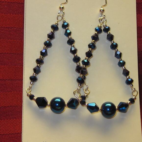 Metallic blue faceted beaded earrings - Picture 5 of 7
